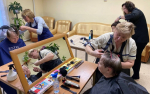 Добро в 14 рук. Кунгурские парикмахеры взяли шефство над проживающими Центра социального обслуживания